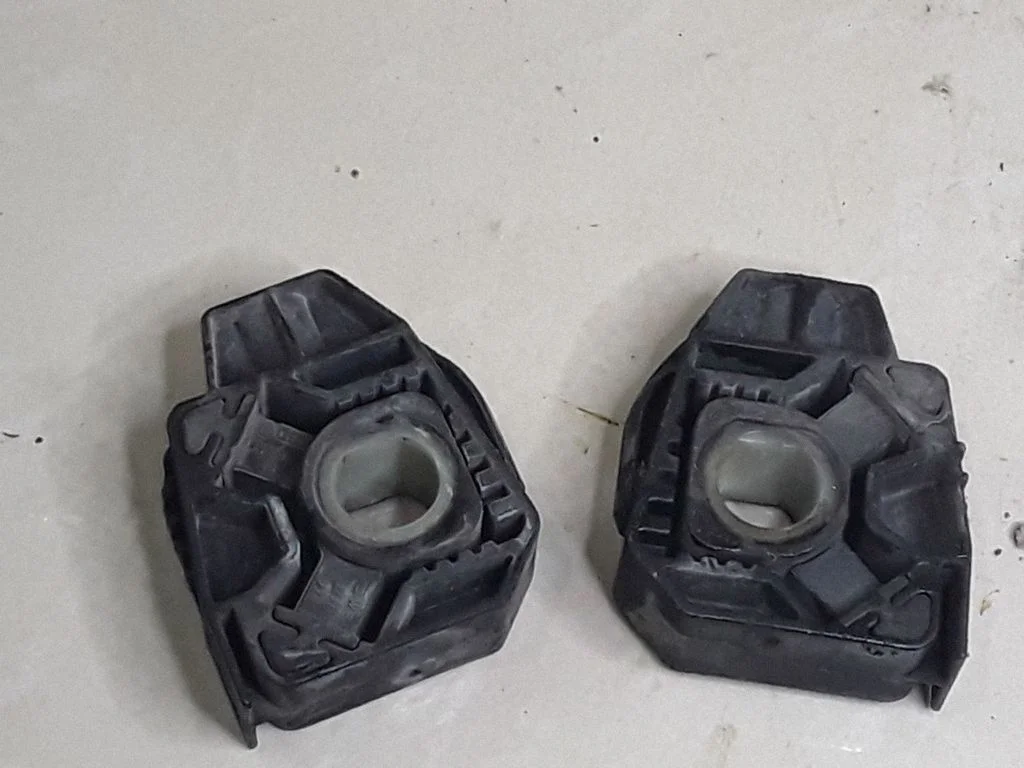 Radiator mount bracket – Audi A3 S3 8L (1996-2003)