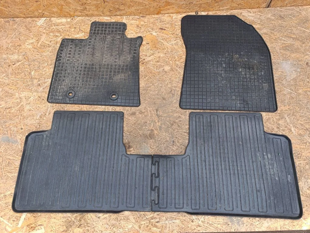 Car floor mat set – Toyota Avensis T270 (2009-2012)