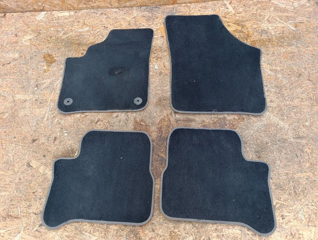 Car floor mat set – Volkswagen e-Up (2016-)