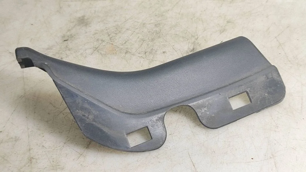 Tailgate trim – Mitsubishi Outlander (2007-2012)