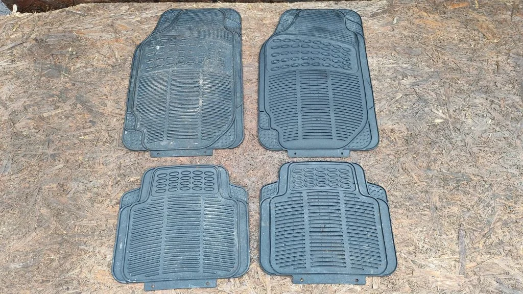 Car floor mat set – Mercedes-Benz CLK-Class A209 C209 (2002-2009)