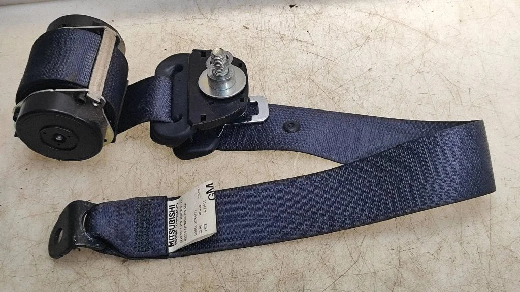 Third row seat belt – Mitsubishi Outlander (2007-2012)