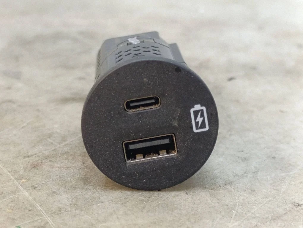 USB socket connector – Ford Mustang Mach-E (2020-)