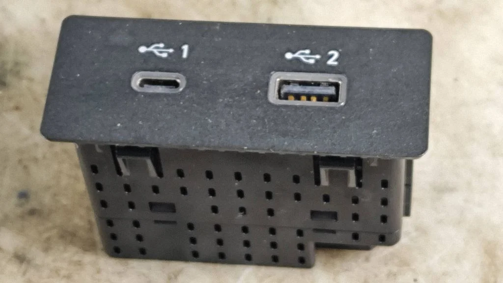USB socket connector – Nissan Qashqai J12 (2021-)