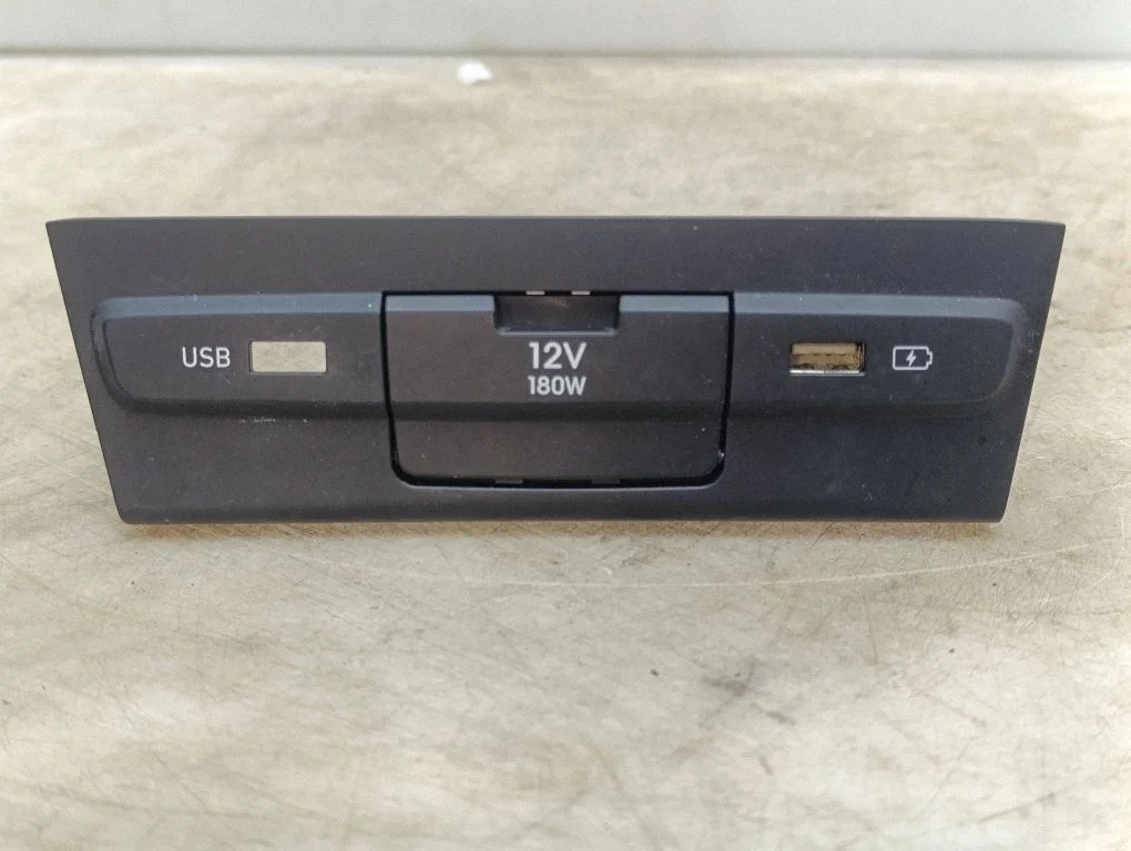 USB socket connector – Hyundai Bayon (2021-)