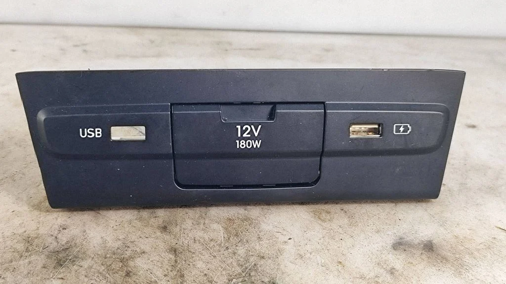 USB socket connector – Hyundai Bayon (2021-)