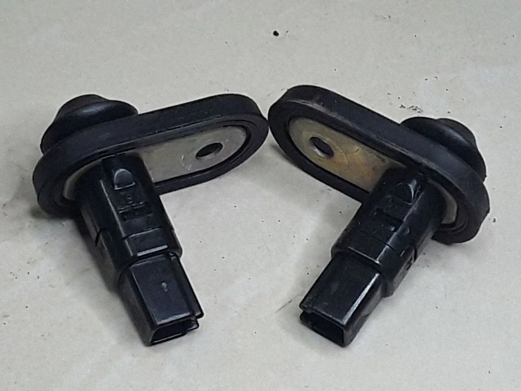 Rear door sensor – Toyota Avensis T250 (2003-2006)