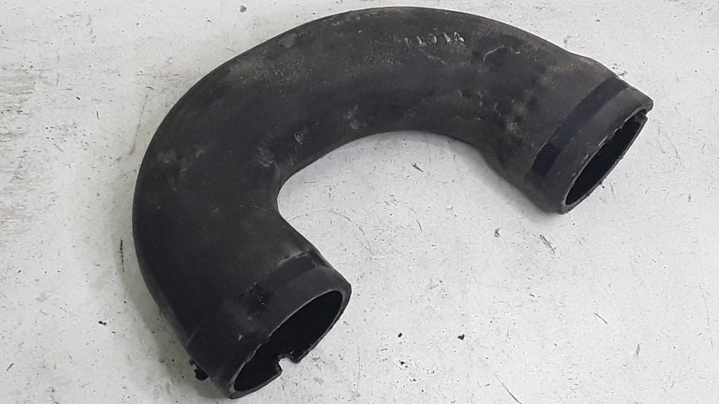 Intercooler pipe mounting bracket – Opel Vectra C (2005-2009)
