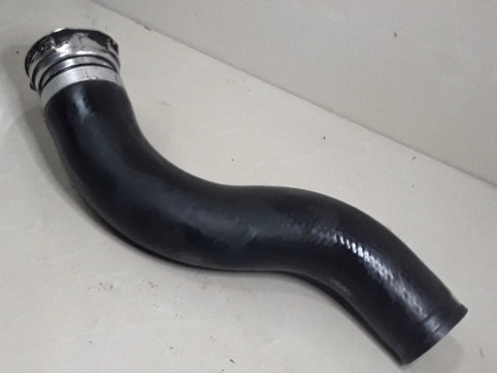 Intercooler pipe mounting bracket – Toyota Avensis T250 (2003-2006)
