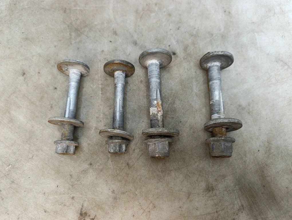 Rear suspension camber bolt