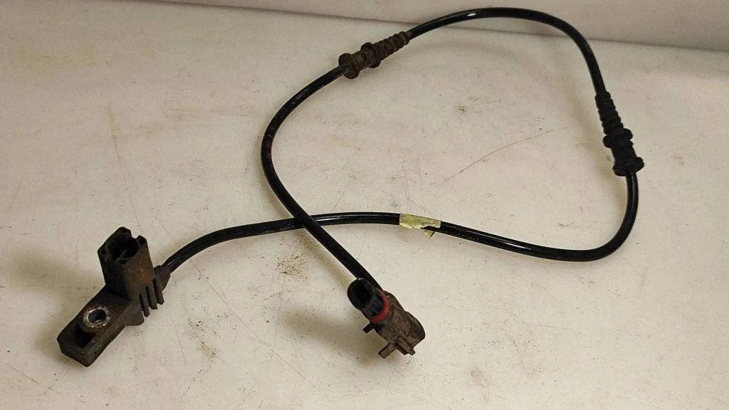 Brake pads wear sensor – Mercedes-Benz CLK-Class A209 C209 (2002-2009)