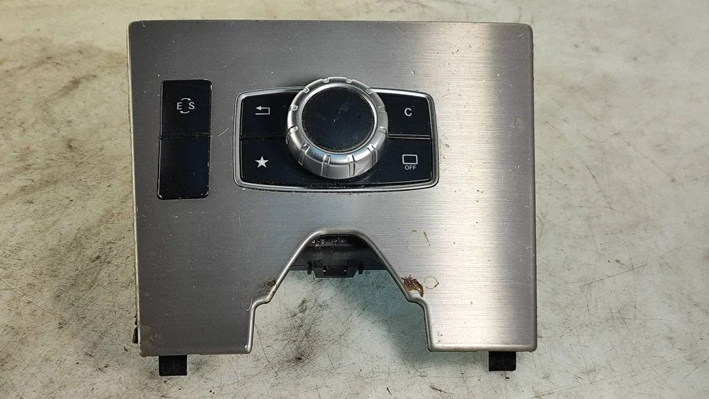 Head unit multimedia control – Mercedes-Benz E-Class W212 (2009-2016)