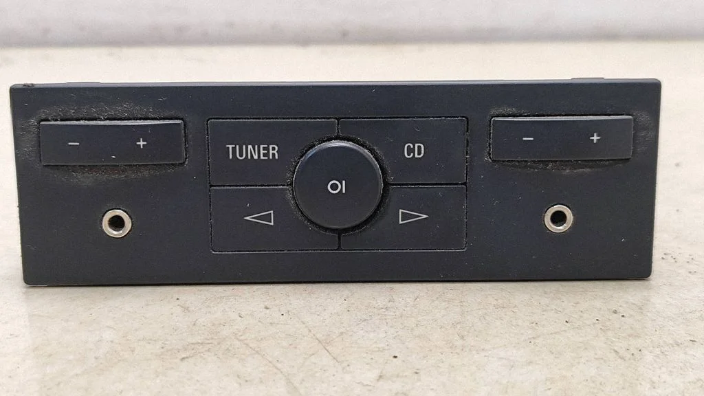 Head unit multimedia control – Opel Vectra C (2002-2005)