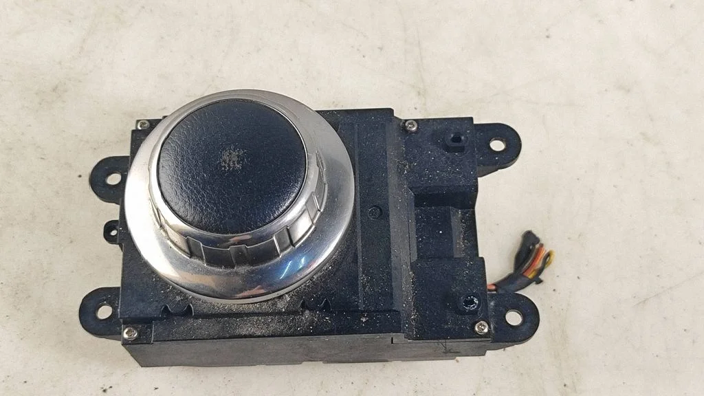 Head unit multimedia control – BMW 5 Series E60 E61 (2004-2010)