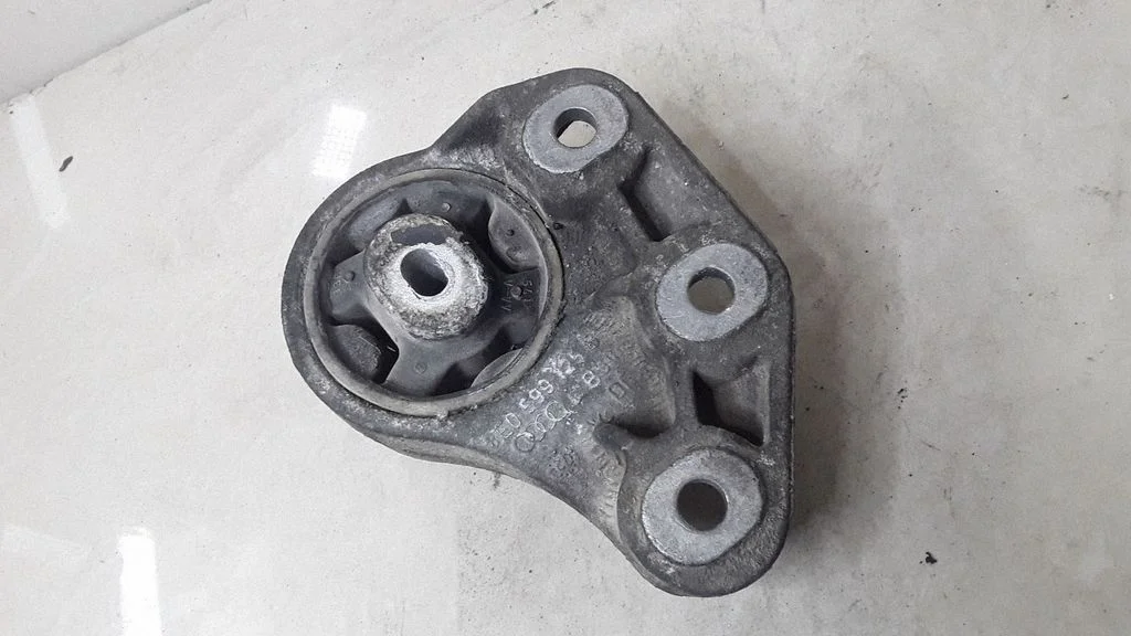 Rear differential mounting bracket – Audi A4 S4 B6 8E 8H (2001-2005)