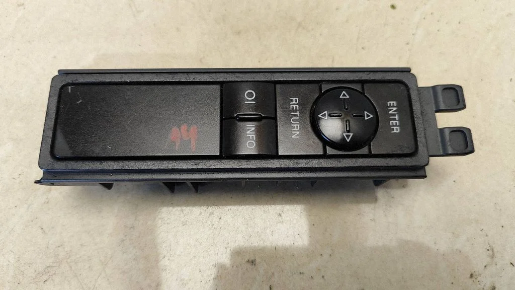 Head unit multimedia control – Audi A4 S4 B5 8D (1994-1999)
