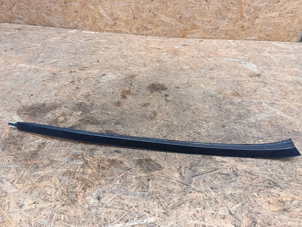 Listwa szyby przedniej – Opel Astra J (2010-2015)