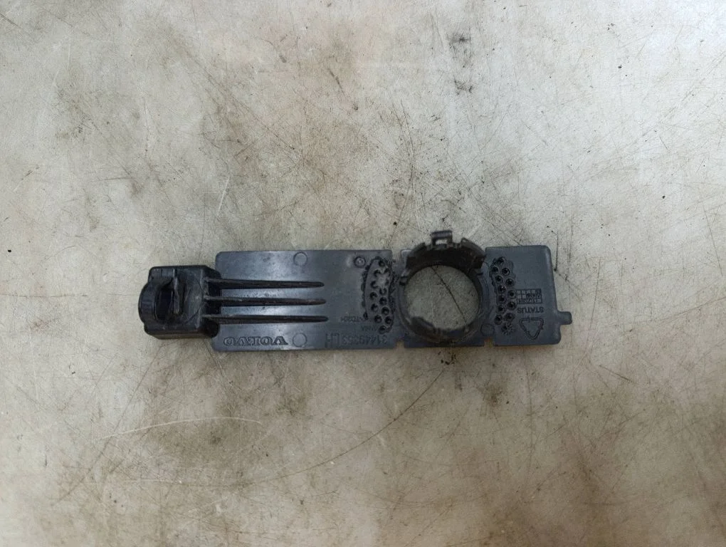 Front parking sensor holder (PDC) – Volvo EX40 (2024-)