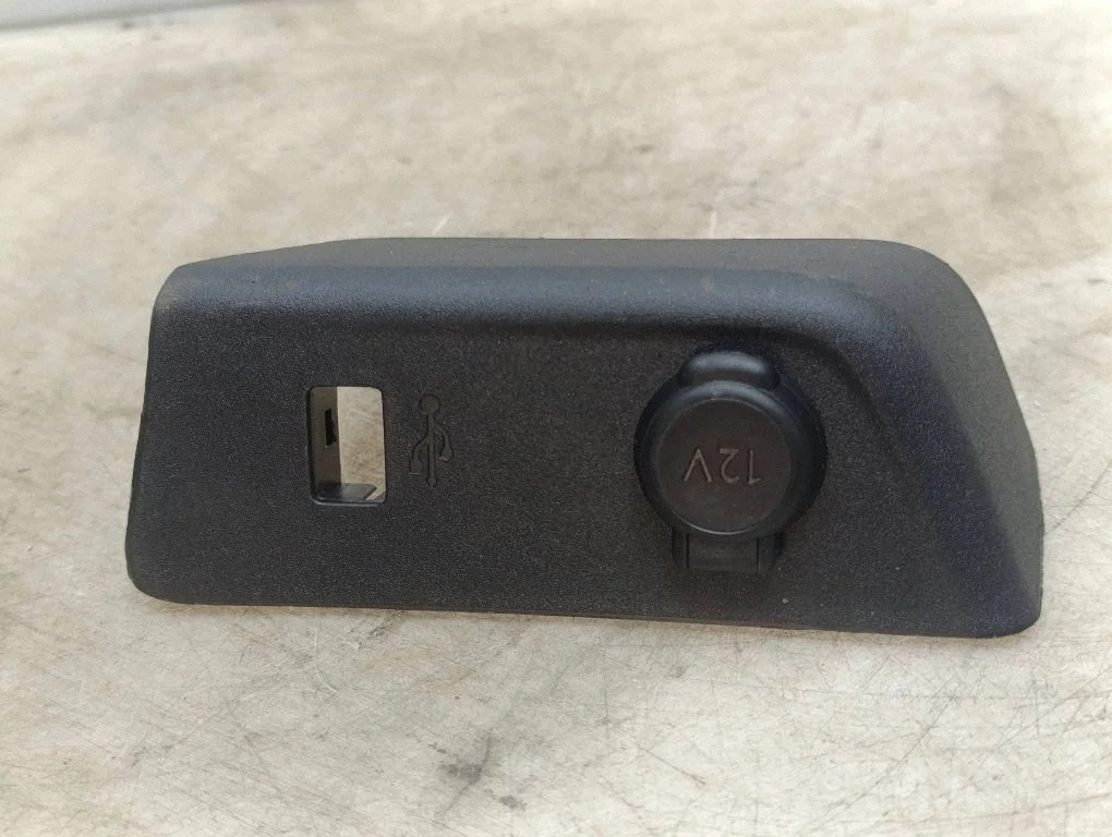 12 V Socket (front) – Opel Corsa F (2019-)