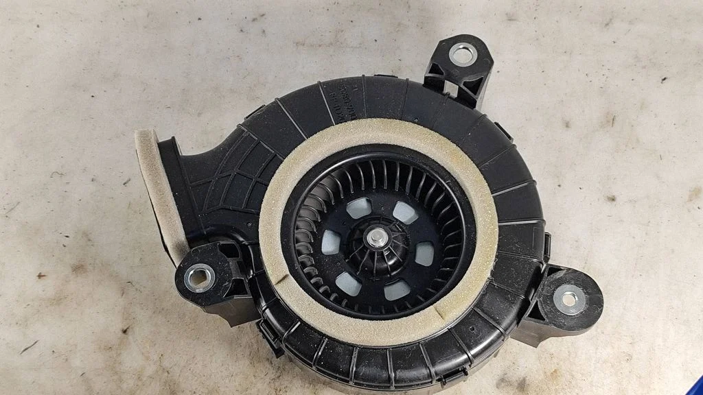 Hübriid-/elektriauto aku jahutusventilaator – Nissan Qashqai J12 (2021-)