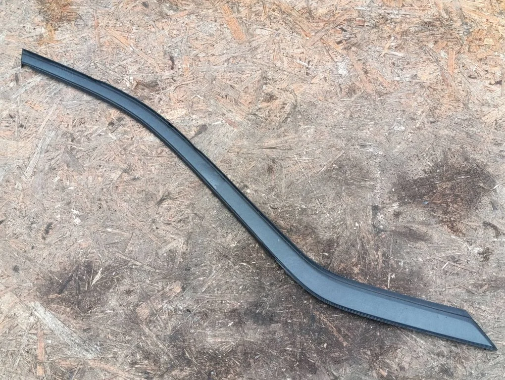 Tagumise poritiiva liist – Opel Astra K (2015-2021)