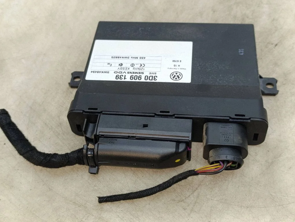 Keyless (KESSY) go control unit/module – Volkswagen Touareg I (2002-2010)