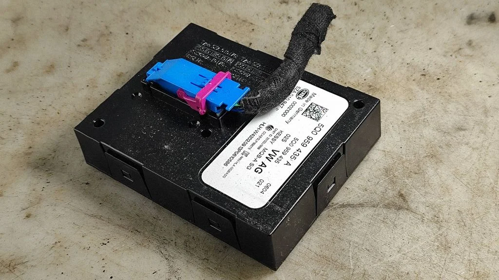 Keyless (KESSY) go control unit/module – Skoda Octavia Mk3 (5E) (2013-2019)