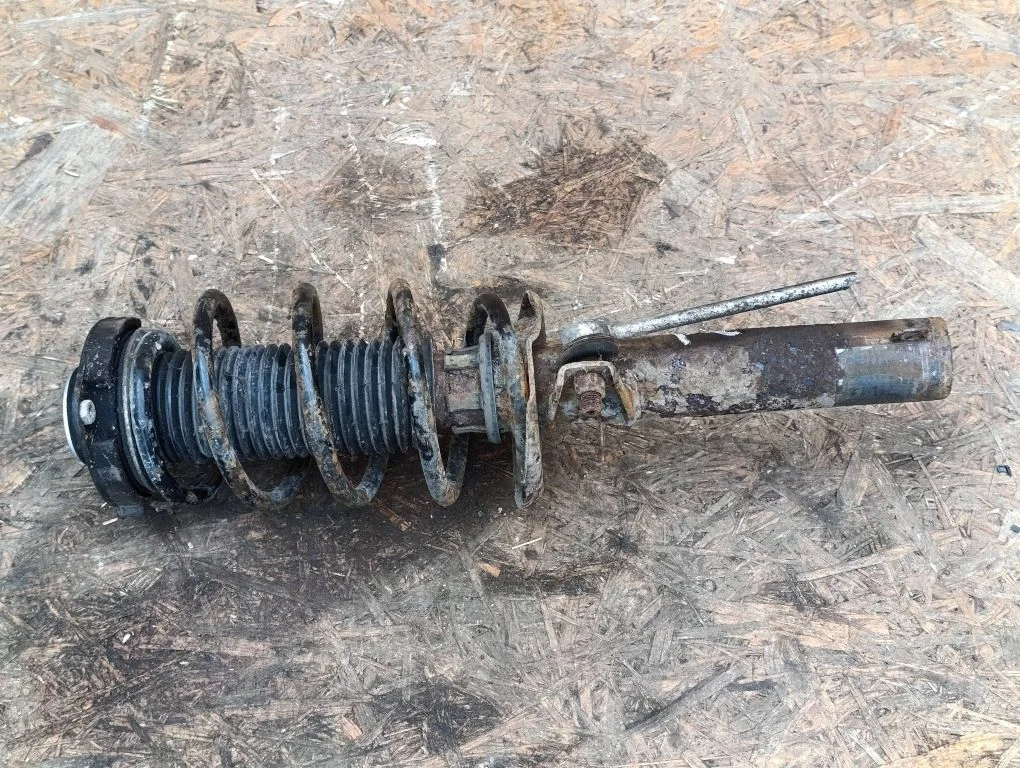 Front shock absorber with coil spring – Volkswagen Jetta VI (2011-2018)