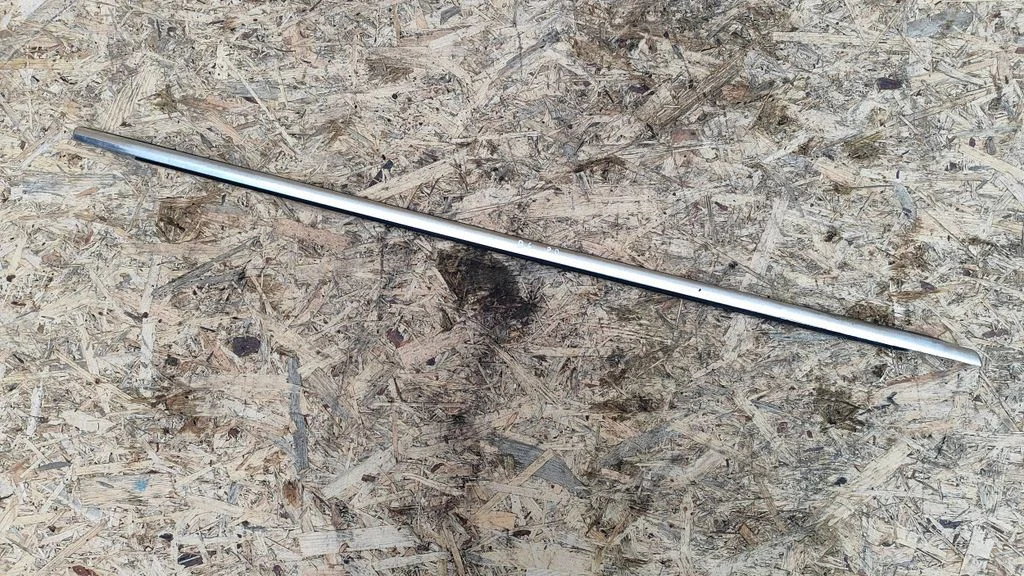 Front door glass trim molding 3C4837476
