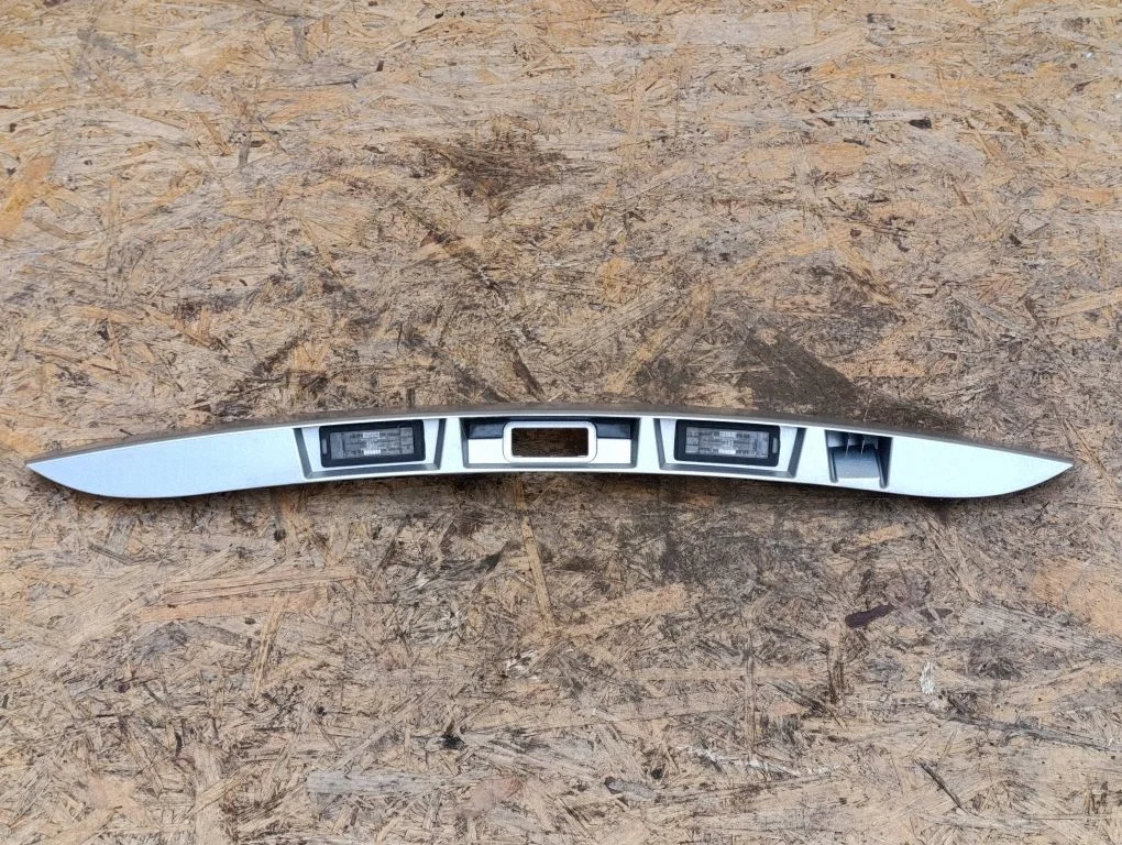 Tagaluugi numbrivalgustuse liist – Renault Scenic III -  Grand scenic III (2009-2016)