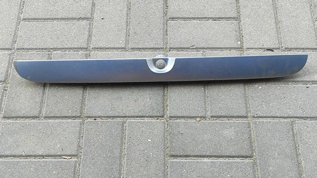 Tagaluugi numbrivalgustuse liist – Opel Zafira A (1999-2005)