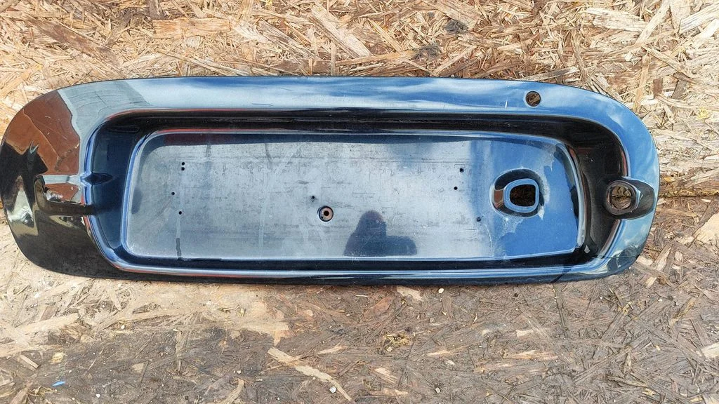 Tagaluugi numbrivalgustuse liist – Hyundai Santa Fe (2000-2006)