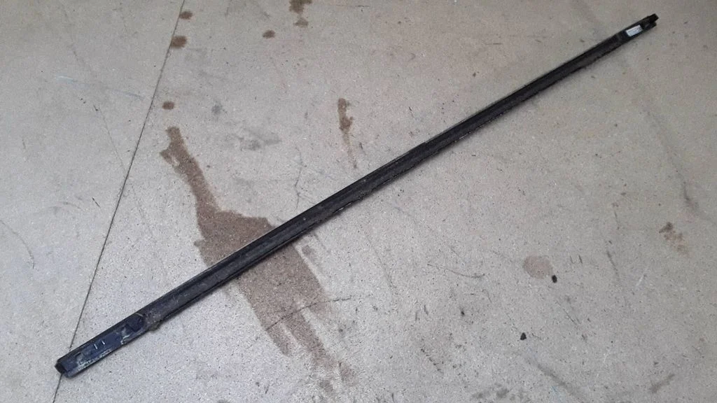 Rear door glass trim molding – Volkswagen Passat B5.5 (2001-2005)