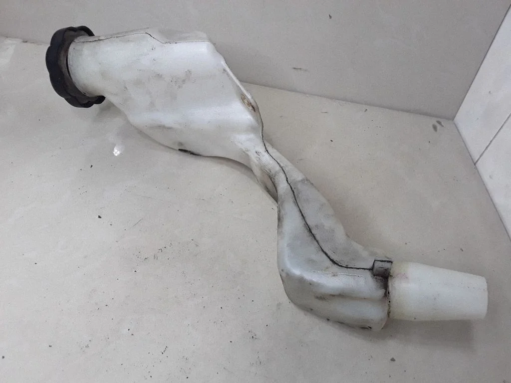 Window washer liquid tank fill tube