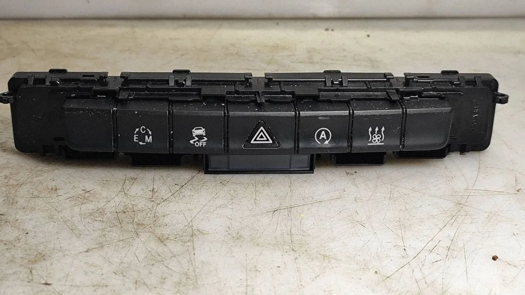 A set of switches – Mercedes-Benz Vito Viano W447 (2014-)