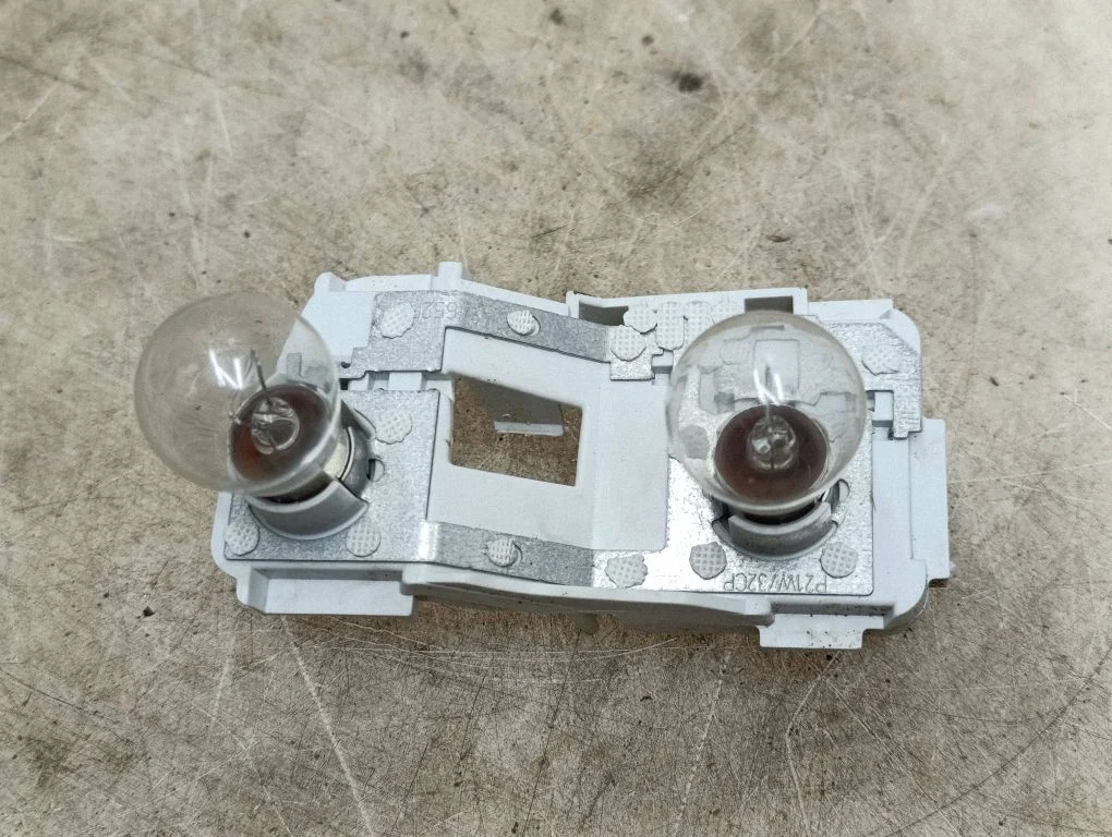 Pokrywa oprawki lampy tylnej – Audi A4 S4 B7 8E 8H (2005-2008)