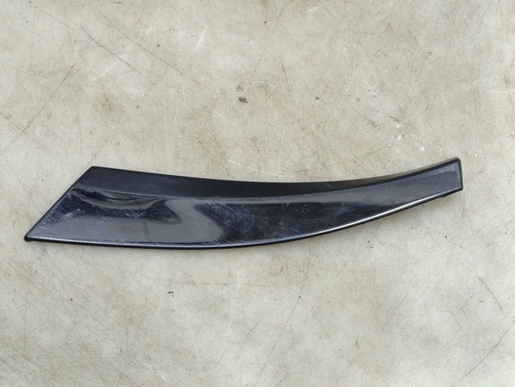 Rear side glass trim 2023050105A