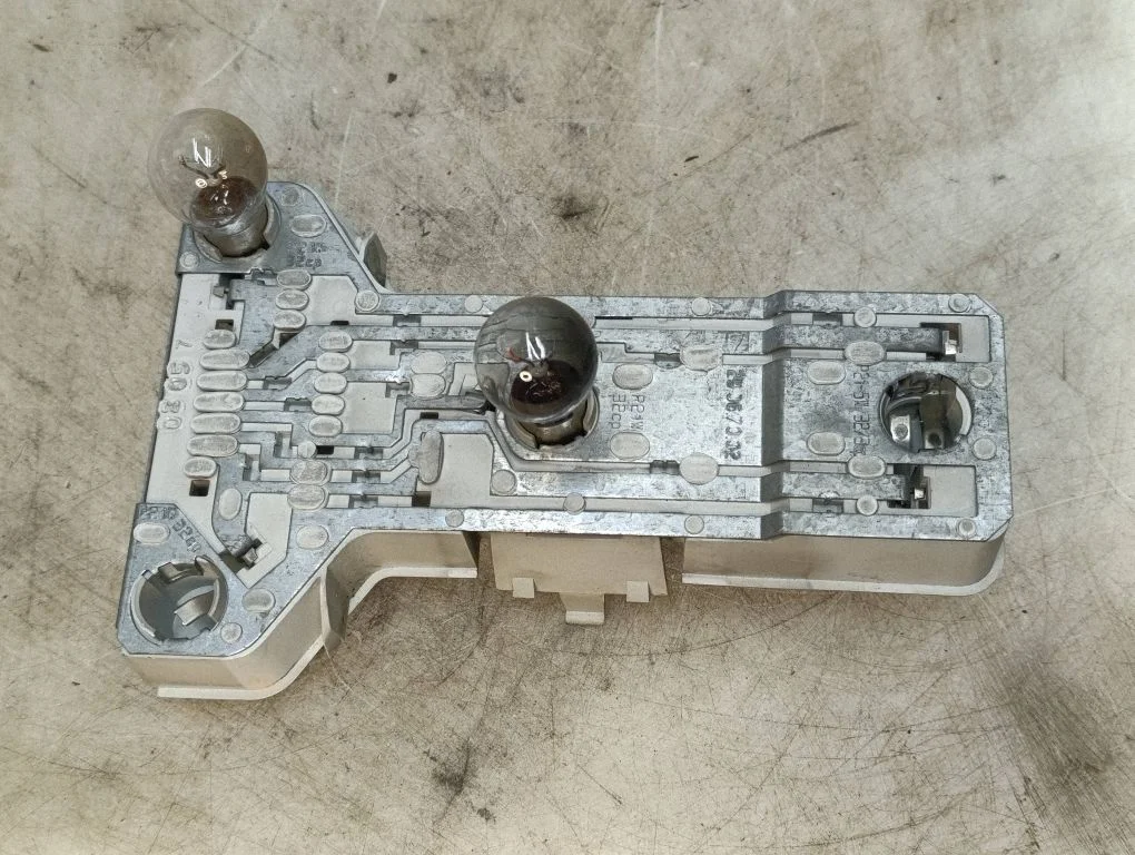Pokrywa oprawki lampy tylnej – Volkswagen Passat B5 (1997-2000)