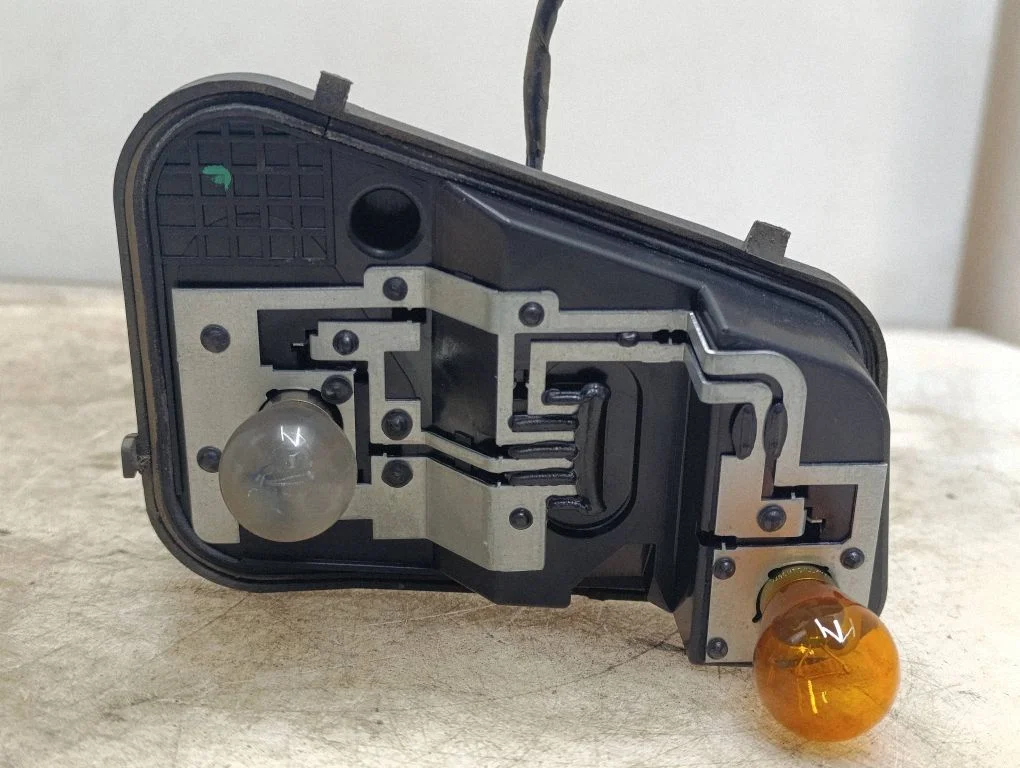 Pokrywa oprawki lampy tylnej – Volkswagen Touareg I (2002-2010)