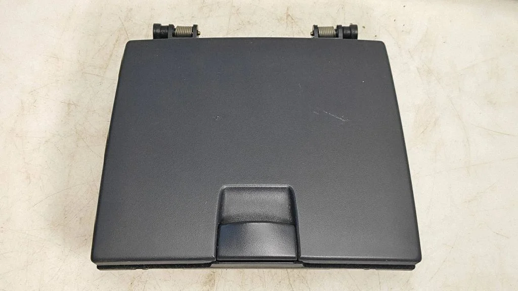 Front trunk storage compartment 847452B000