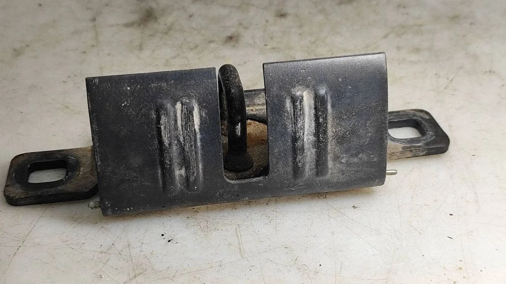 Trunk lock loop