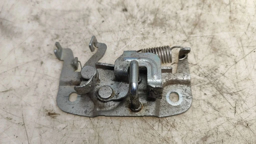 Trunk lock loop – Mitsubishi Lancer Evolution X (2008-2014)