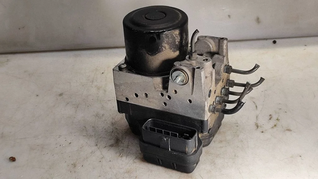 ABS-plokk – Lexus IS 220D-250-350 (2006-2013)
