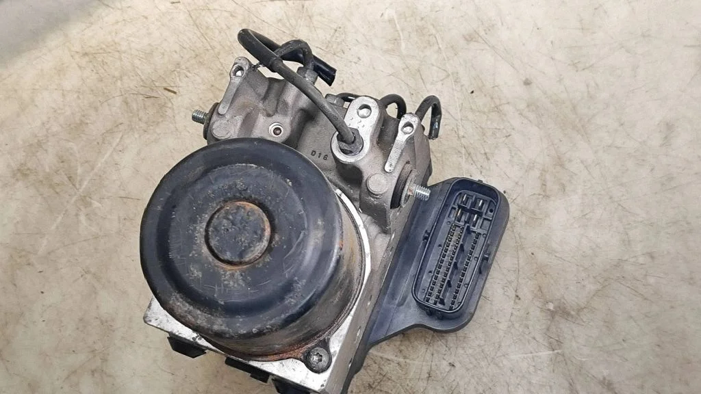 ABS-plokk – Lexus IS 220D-250-350 (2006-2013)