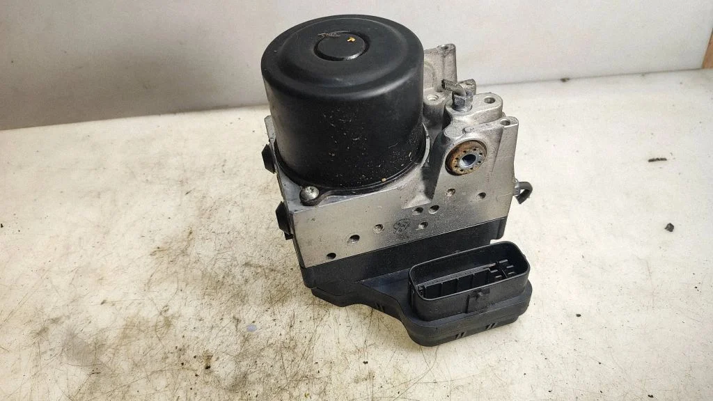 ABS-plokk – Lexus IS 220D-250-350 (2006-2013)