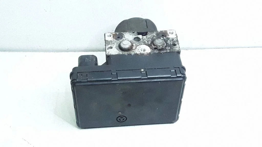 ABS block – Toyota Matrix (E130) (2001-2008)