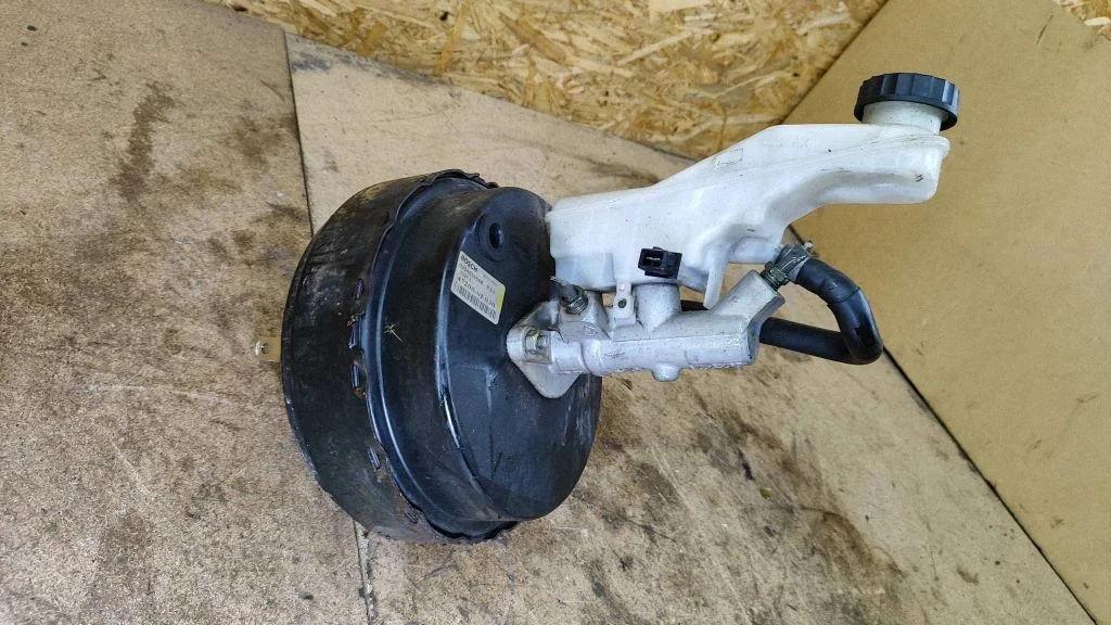 Brake booster – Toyota Corolla Verso AR10 (2004-2009)