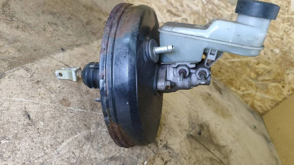 Brake booster – Toyota Yaris Verso (1999-2005)
