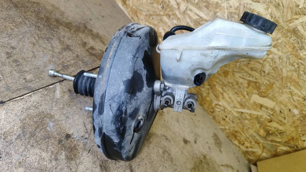 Brake booster 55701939