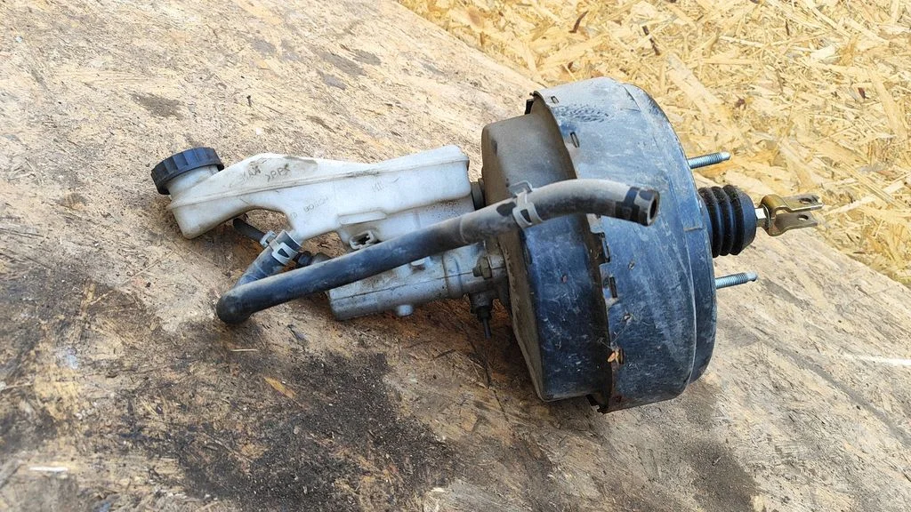 Brake booster – Toyota Corolla Verso AR10 (2004-2009)